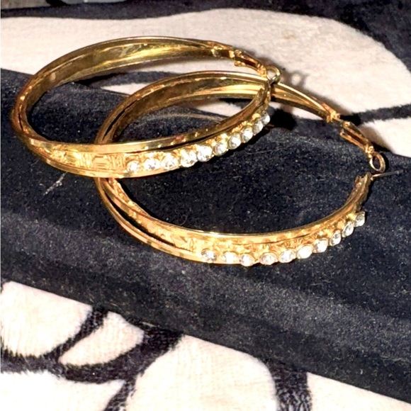 Stunning Gold-Tone Crystal Hoop Earrings - Elegant & Eye-Catching - Picture 4 of 14